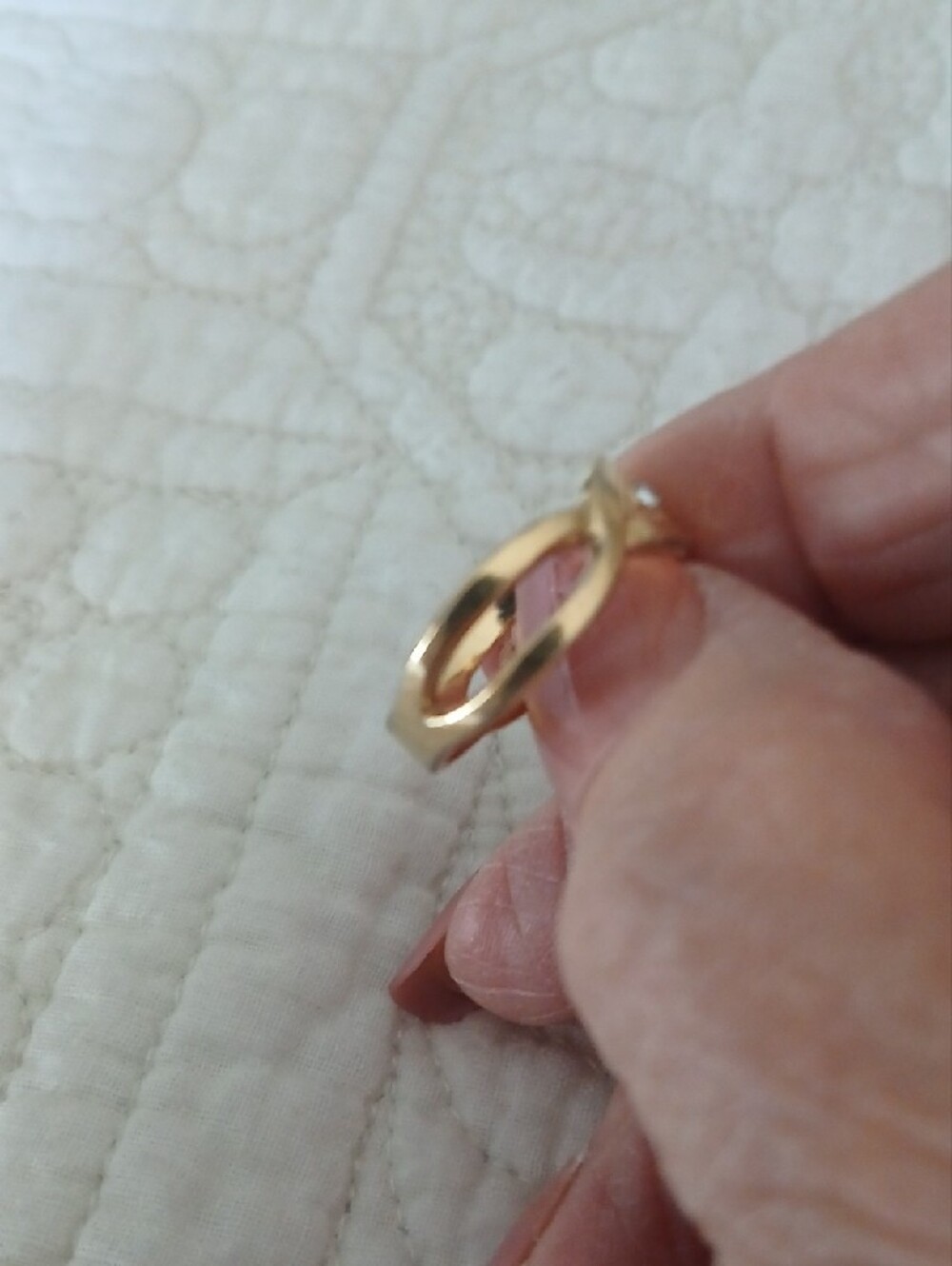 Vintage Avon Gold Tone Marquise Ring with Clear Stones - Women Jewelry. - Picture 3 of 5